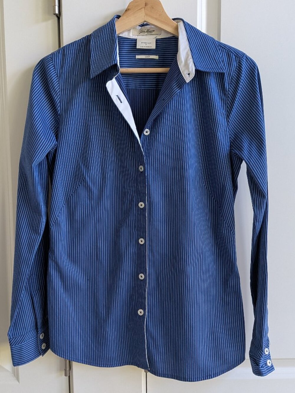 NWOT Van Heusen Button Up Shirt S Blue Stripes Stretch Slim Fit No Iron Blouse